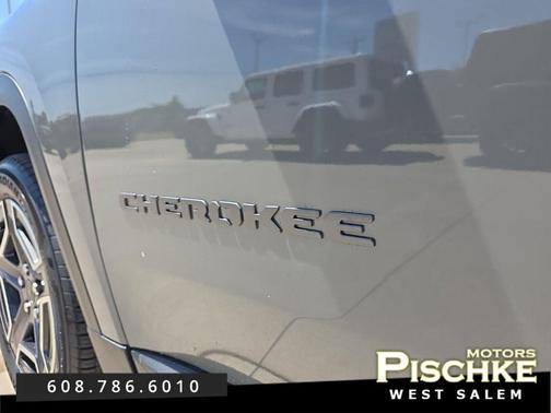 Sting-Gray Clearcoat 2026 Jeep Cherokee Laredo 4x4