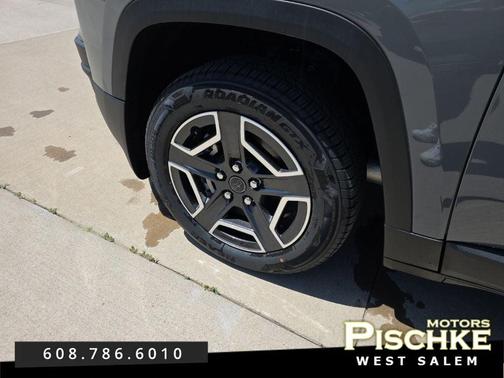 Sting-Gray Clearcoat 2026 Jeep Cherokee Laredo 4x4