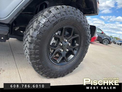 Black Clearcoat 2024 Jeep Wrangler Willys