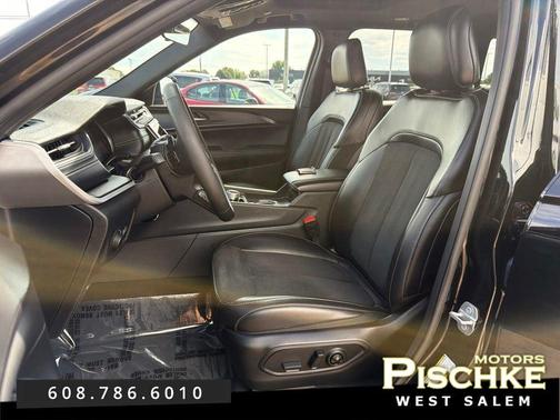 Diamond Black Crystal Pearlcoat 2025 Jeep Grand Cherokee Altitude
