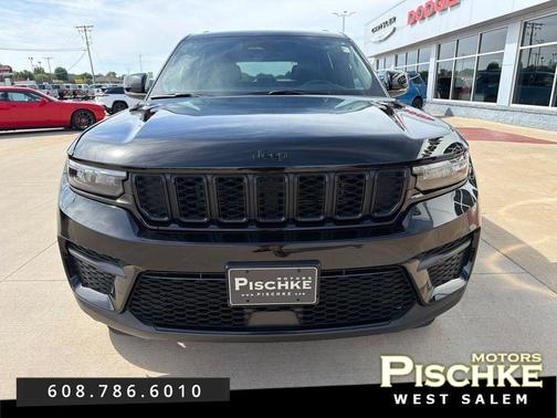 Diamond Black Crystal Pearlcoat 2025 Jeep Grand Cherokee Altitude