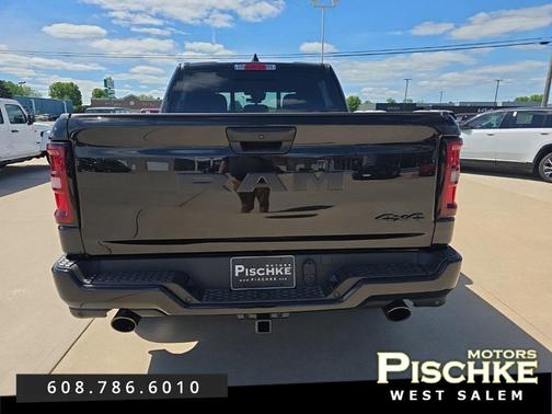 Diamond Black Crystal Pearlcoat 2026 RAM 1500 Express