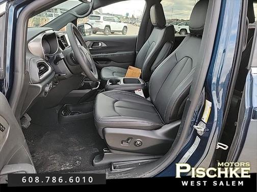 2025 Chrysler Pacifica Hybrid Select
