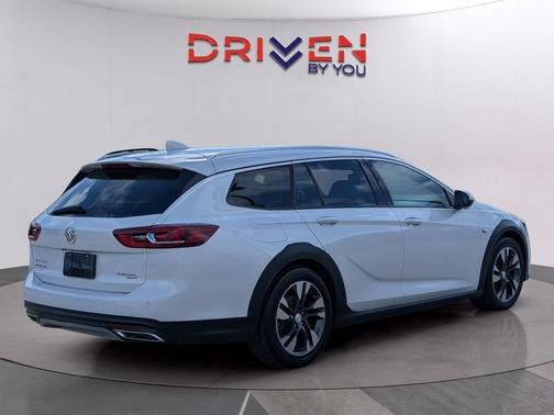 2018 Buick Regal TourX Essence