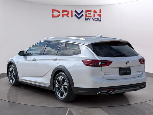 2018 Buick Regal TourX Essence