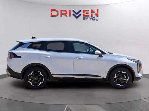 Glacial White Pearl 2026 Kia Sportage EX