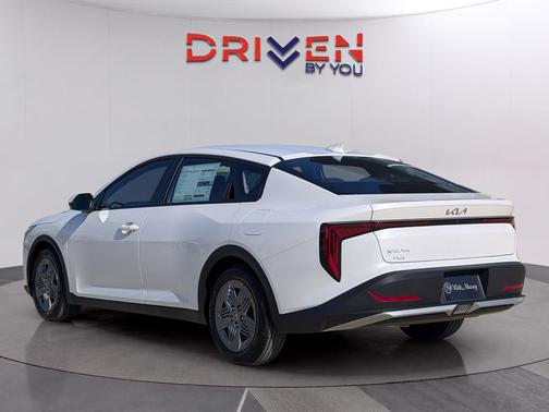 2025 Kia K4 LX