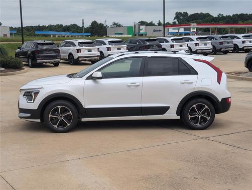 Snow White Pearl 2026 Kia Niro LX