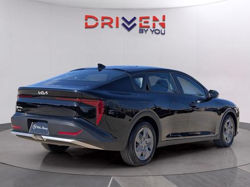 2025 Kia K4 LX
