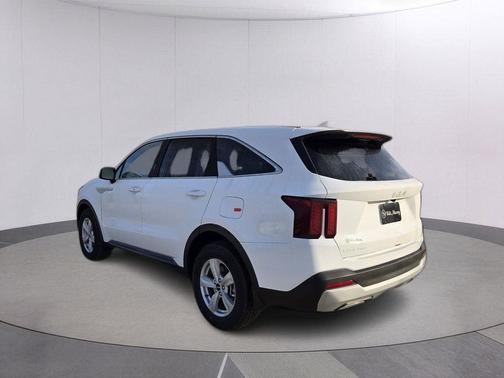 Glacial White Pearl 2026 Kia Sorento LX