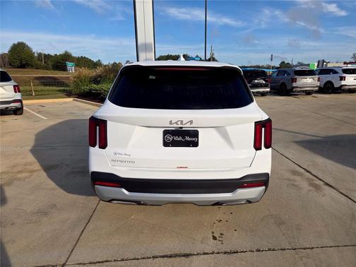 Glacial White Pearl 2026 Kia Sorento LX