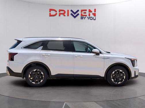 Glacial White Pearl 2026 Kia Sorento S