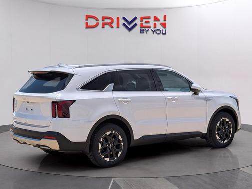 Glacial White Pearl 2026 Kia Sorento S