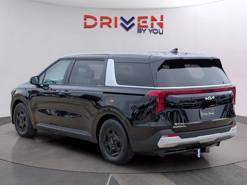Aurora Black Pearl 2026 Kia Carnival LXS