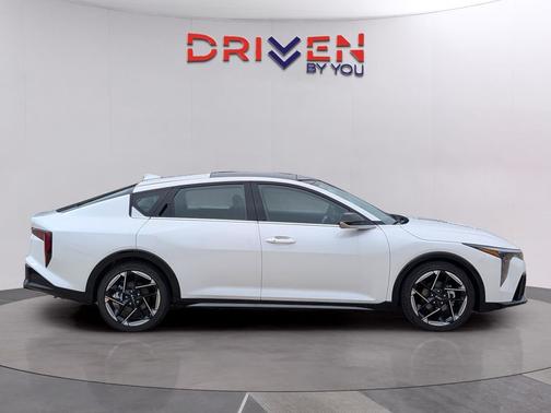 Snow White Pearl 2026 Kia K4 GT-Line