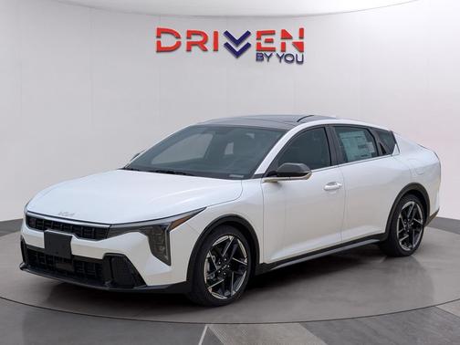 Snow White Pearl 2026 Kia K4 GT-Line