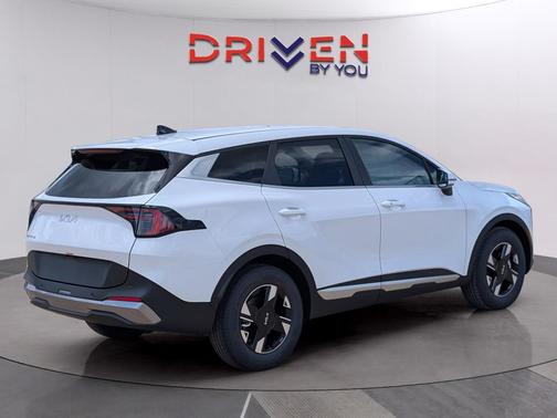 Glacial White Pearl 2026 Kia Sportage LX