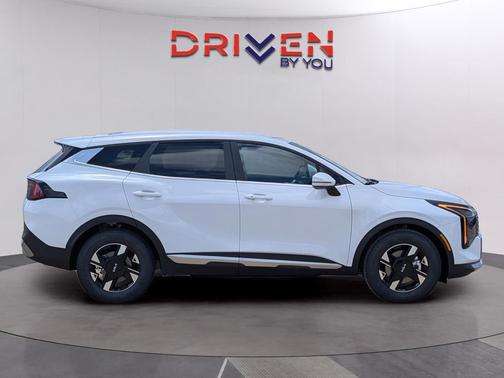 Glacial White Pearl 2026 Kia Sportage LX
