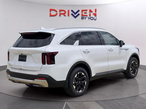 Glacial White Pearl 2026 Kia Sorento S