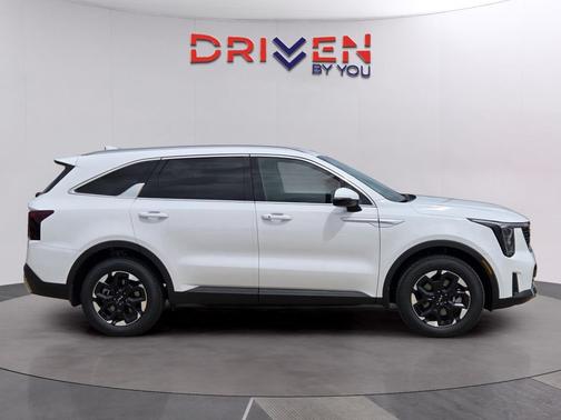 Glacial White Pearl 2026 Kia Sorento S