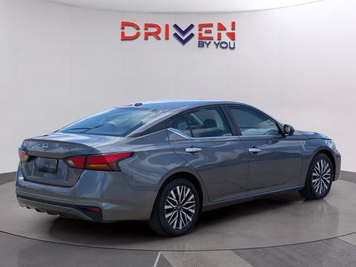 Gun Metallic 2025 Nissan Altima SV FWD