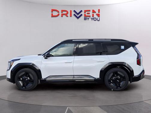 Glacier White Pearl/Ebony Black Roof 2026 Kia EV9 GT-Line