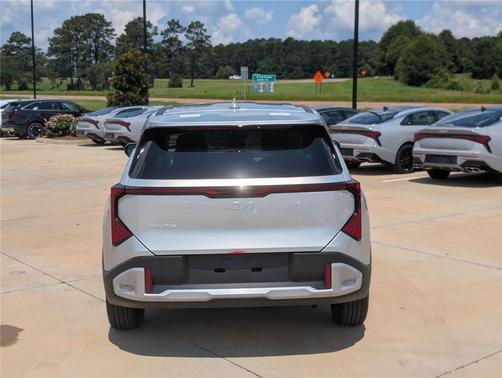 Ivory Silver 2027 Kia Seltos LX