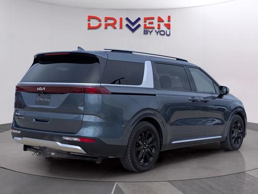 2022 Kia Carnival SX