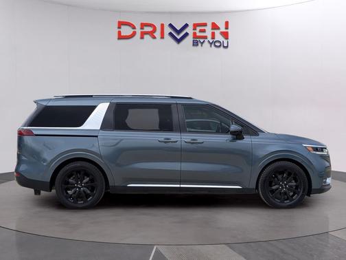 2022 Kia Carnival SX