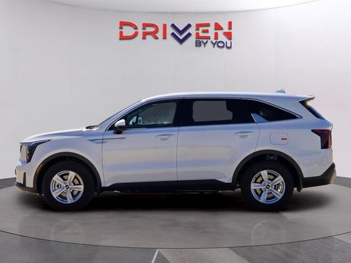 Glacial White Pearl 2026 Kia Sorento LX