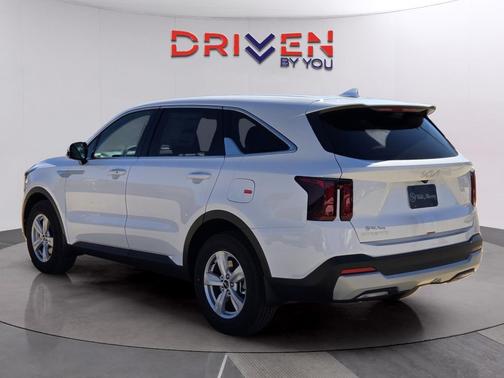 Glacial White Pearl 2026 Kia Sorento LX