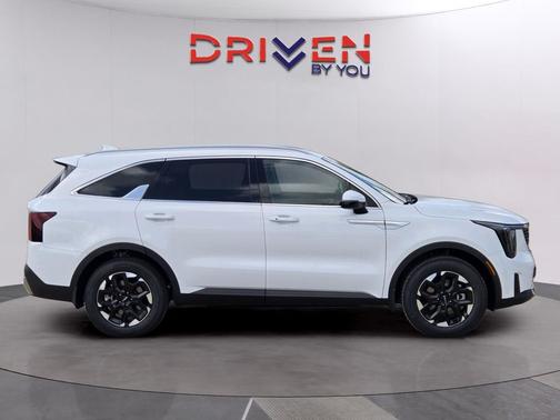 Glacial White Pearl 2026 Kia Sorento S