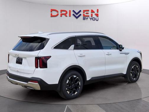 Glacial White Pearl 2026 Kia Sorento S