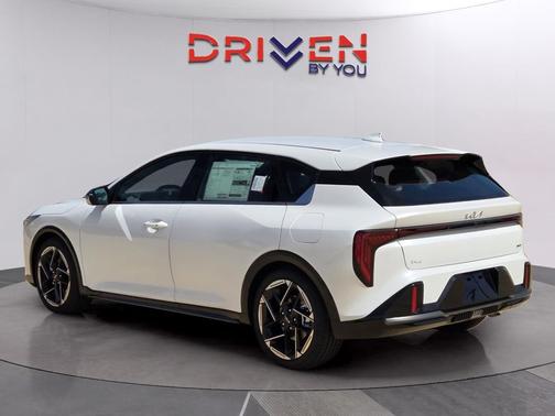 Snow White Pearl 2026 Kia K4 GT-Line