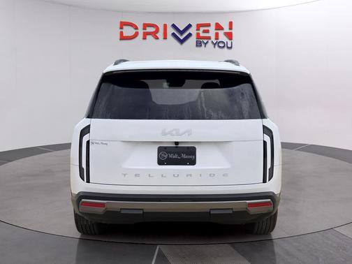 Glacial White Pearl 2027 Kia Telluride S
