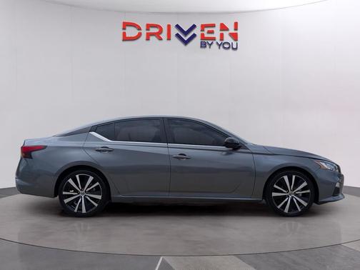 2021 Nissan Altima SR FWD