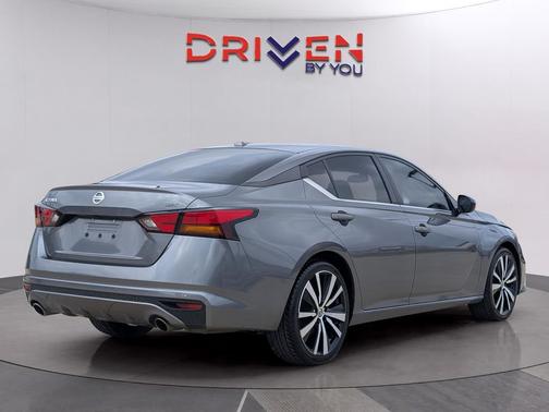 2021 Nissan Altima SR FWD