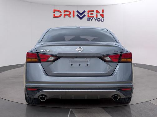 2021 Nissan Altima SR FWD