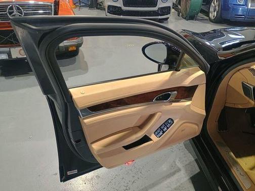 2014 Porsche Panamera 4
