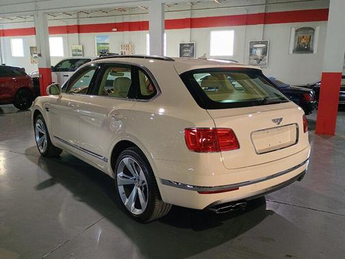 White 2019 Bentley Bentayga V8