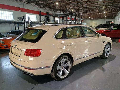 White 2019 Bentley Bentayga V8