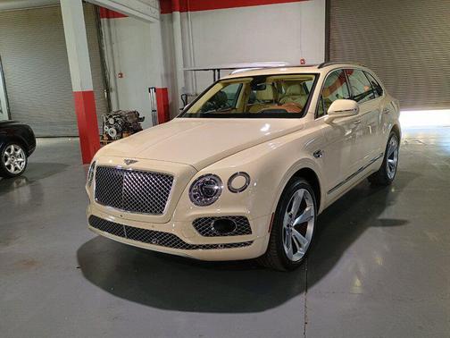 White 2019 Bentley Bentayga V8
