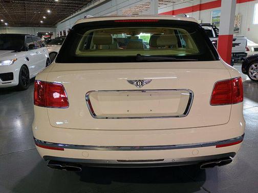 White 2019 Bentley Bentayga V8