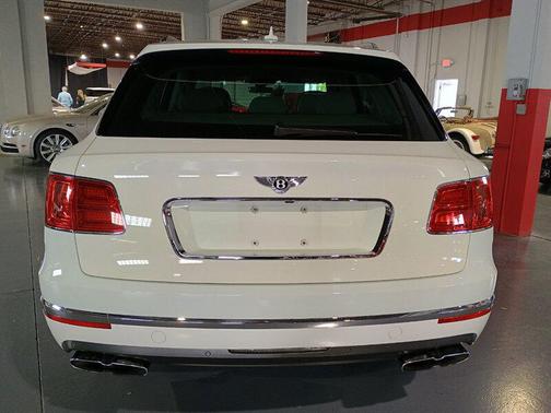 Black 2019 Bentley Bentayga V8