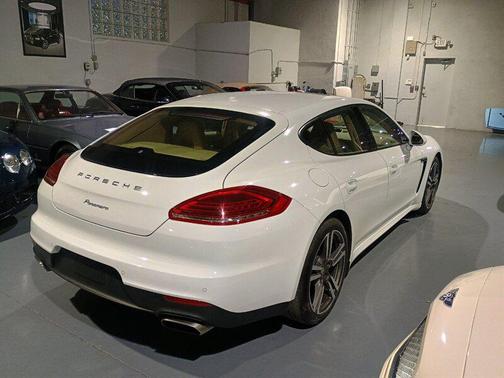 2014 Porsche Panamera 4