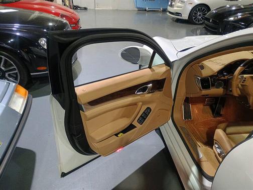 2014 Porsche Panamera 4