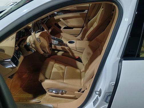 2014 Porsche Panamera 4
