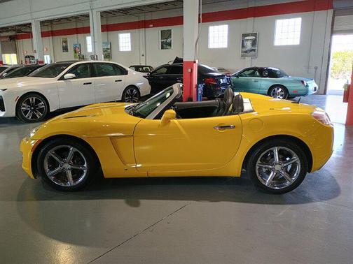 Sunburst Yellow 2008 Saturn Sky