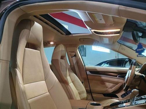 2014 Porsche Panamera 4