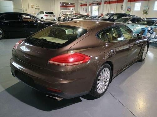2014 Porsche Panamera 4